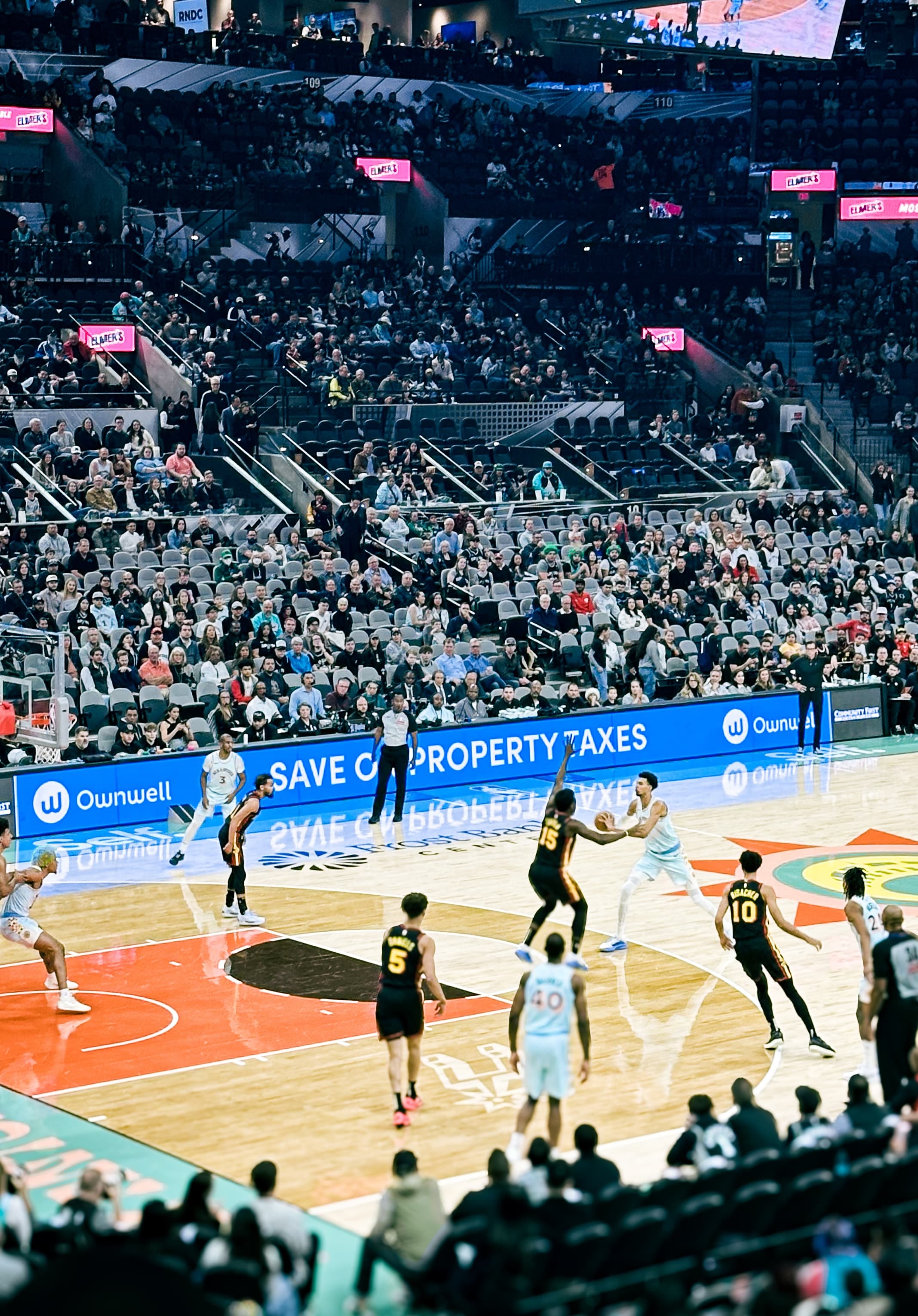 Ownwell Sponsor Spurs Courtside